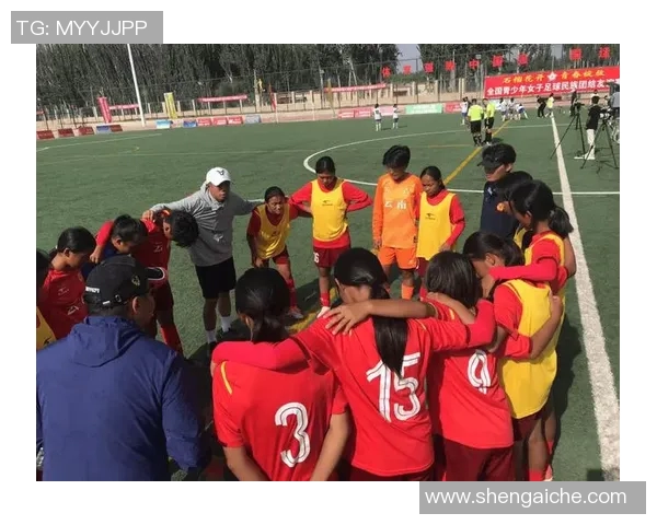 全家总动员一起观看孩子们的足球比赛直播感受青春的激情与快乐